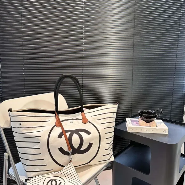 【2026】【CHANEL 公式旗艦店】シャネル ハンドバッグ 当日出荷 好評に付き再入荷！42*31CM  240723