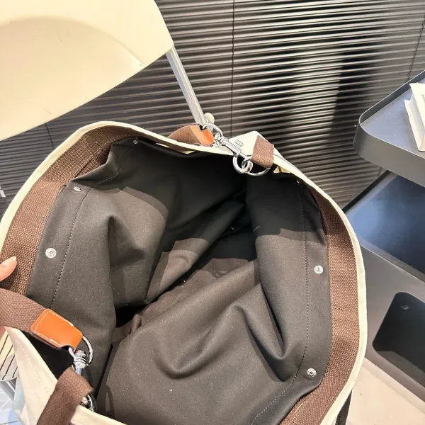 【2026】【CHANEL 公式旗艦店】シャネル ハンドバッグ 当日出荷 好評に付き再入荷！42*31CM  240723