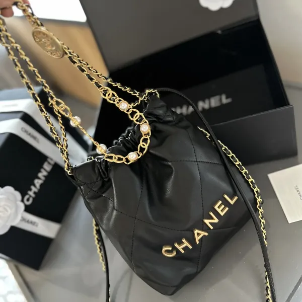 【2026】【CHANEL 公式旗艦店】シャネル 斜めがけバッグ 当日出荷 好評に付き再入荷!20CM 240723 【2026】【CHANEL 公式旗艦店】シャネル 斜めがけバッグ 当日出荷 好評に付き再入荷!20CM 240723