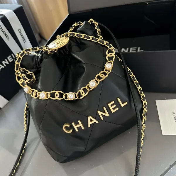 【2026】【CHANEL 公式旗艦店】シャネル 斜めがけバッグ 当日出荷 好評に付き再入荷!20CM 240723 【2026】【CHANEL 公式旗艦店】シャネル 斜めがけバッグ 当日出荷 好評に付き再入荷!20CM 240723