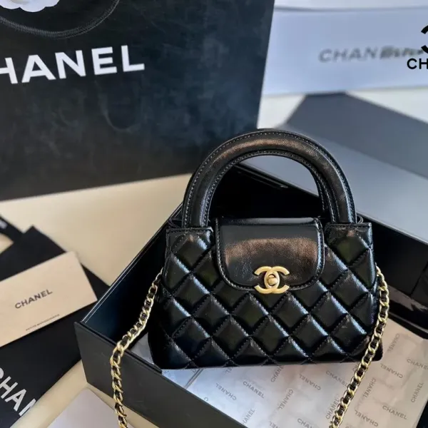【2026】【CHANEL 公式旗艦店】シャネル 斜めがけバッグ 当日出荷 好評に付き再入荷！19*12CM  240723