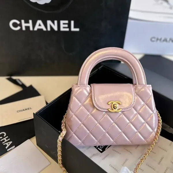 【2026】【CHANEL 公式旗艦店】シャネル 斜めがけバッグ 当日出荷 好評に付き再入荷！19*12CM  240723
