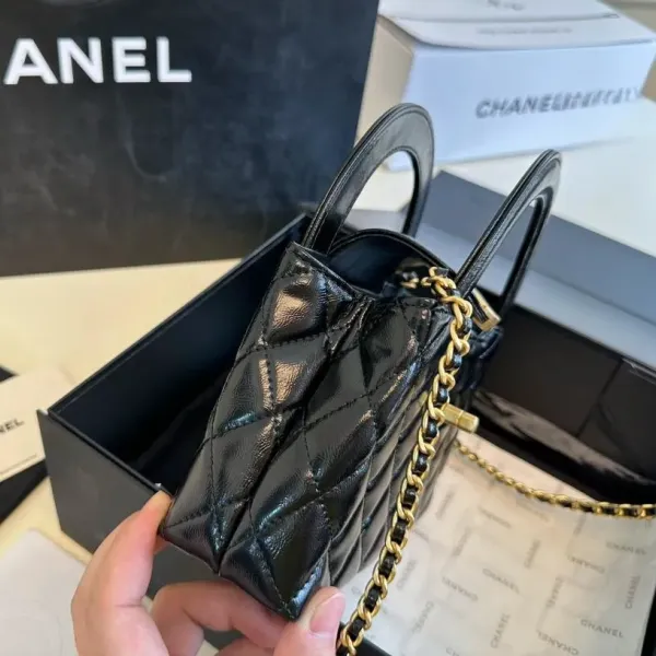 【2026】【CHANEL 公式旗艦店】シャネル 斜めがけバッグ 当日出荷 好評に付き再入荷！19*12CM  240723
