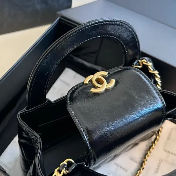 【2026】【CHANEL 公式旗艦店】シャネル 斜めがけバッグ 当日出荷 好評に付き再入荷！19*12CM  240723