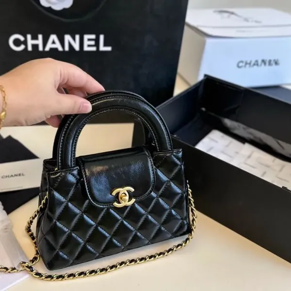 【2026】【CHANEL 公式旗艦店】シャネル 斜めがけバッグ 当日出荷 好評に付き再入荷！19*12CM  240723