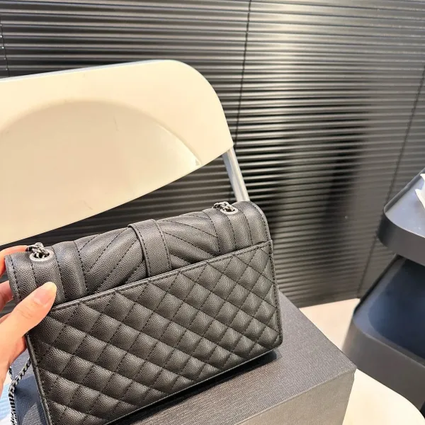 【2026】【YSL SAINT LAURENT 公式旗艦店】サンローラン   斜めがけバッグ 当日出荷 好評に付き再入荷！21*15CM  240722