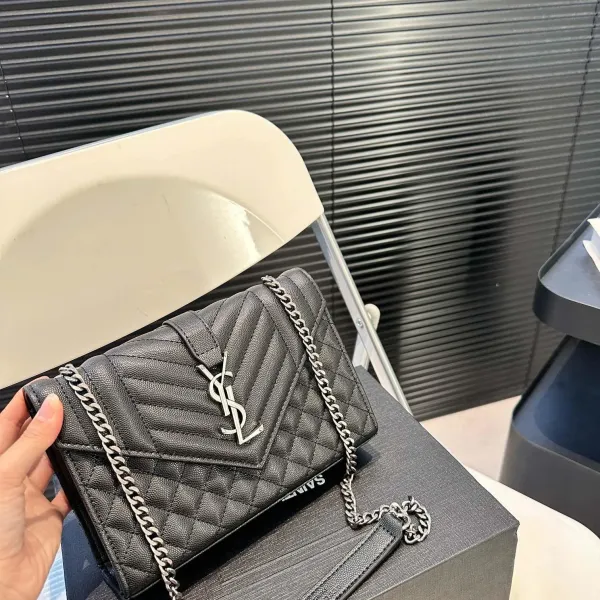 【2026】【YSL SAINT LAURENT 公式旗艦店】サンローラン   斜めがけバッグ 当日出荷 好評に付き再入荷！21*15CM  240722
