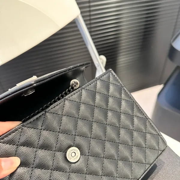 【2026】【YSL SAINT LAURENT 公式旗艦店】サンローラン   斜めがけバッグ 当日出荷 好評に付き再入荷！21*15CM  240722