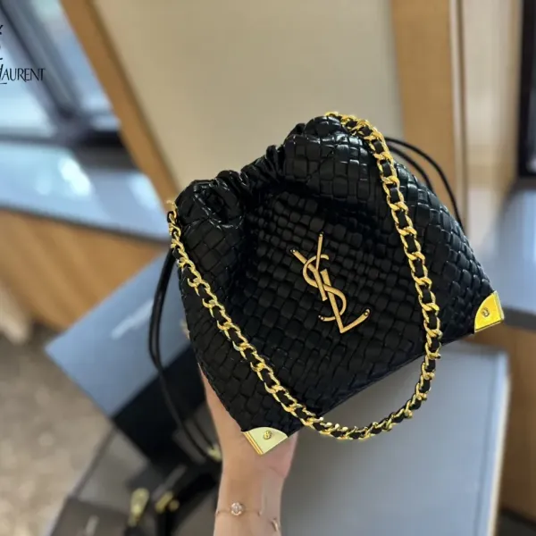 【2026】【YSL SAINT LAURENT 公式旗艦店】サンローラン   斜めがけバッグ 当日出荷 好評に付き再入荷！25*5*13CM  240722