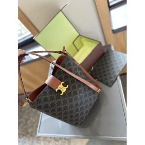 【2026】【CELINE 公式旗艦店】セリーヌ 斜めがけバッグ 当日出荷 好評に付き再入荷！18*22CM  1240723