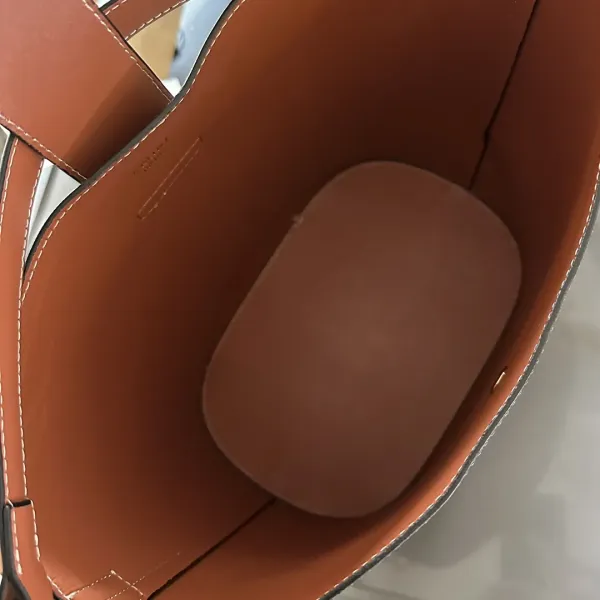 【2026】【CELINE 公式旗艦店】セリーヌ 斜めがけバッグ 当日出荷 好評に付き再入荷!18*22CM 1240723 【2026】【CELINE 公式旗艦店】セリーヌ 斜めがけバッグ 当日出荷 好評に付き再入荷!18*22CM 1240723