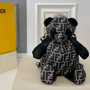 【2026】【FENDI  公式旗艦店】フェンディ  リュックサック  当日出荷 好評に付き再入荷！17*30CM  240720