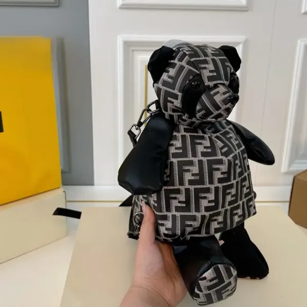【2026】【FENDI  公式旗艦店】フェンディ  リュックサック  当日出荷 好評に付き再入荷！17*30CM  240720