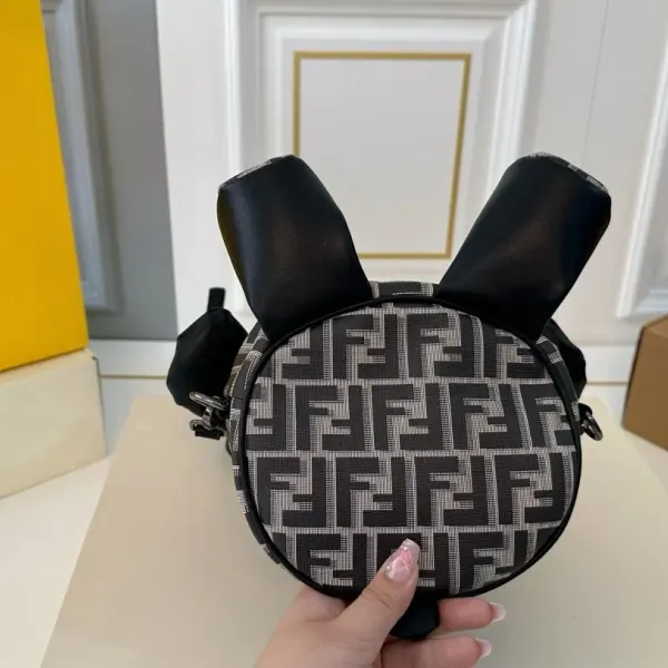 【2026】【FENDI  公式旗艦店】フェンディ  リュックサック  当日出荷 好評に付き再入荷！17*30CM  240720