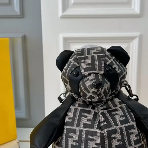 【2026】【FENDI  公式旗艦店】フェンディ  リュックサック  当日出荷 好評に付き再入荷！17*30CM  240720
