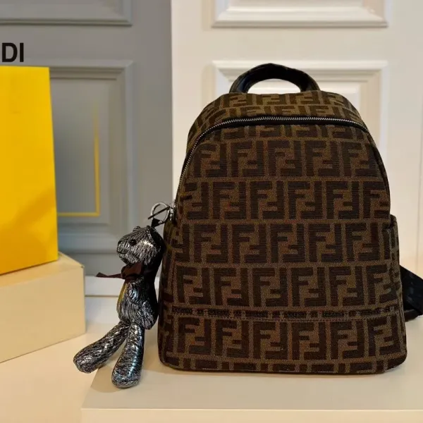 【2026】【FENDI  公式旗艦店】フェンディ  リュックサック  当日出荷 好評に付き再入荷！28*31CM  240720