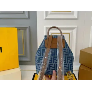 【2026】【FENDI  公式旗艦店】フェンディ  リュックサック  当日出荷 好評に付き再入荷！21*24CM  240720
