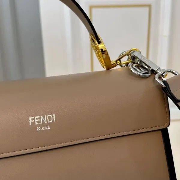 【2026】【FENDI  公式旗艦店】フェンディ 斜めがけバッグ  当日出荷 好評に付き再入荷！25*18CM  240720