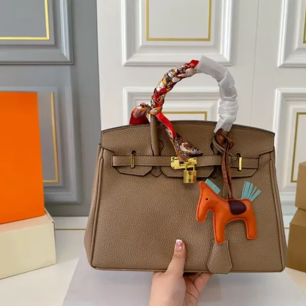 【2026】【Hermès 公式旗艦店】エルメス ハンドバッグ 当日出荷 好評に付き再入荷！31*24CM  240724