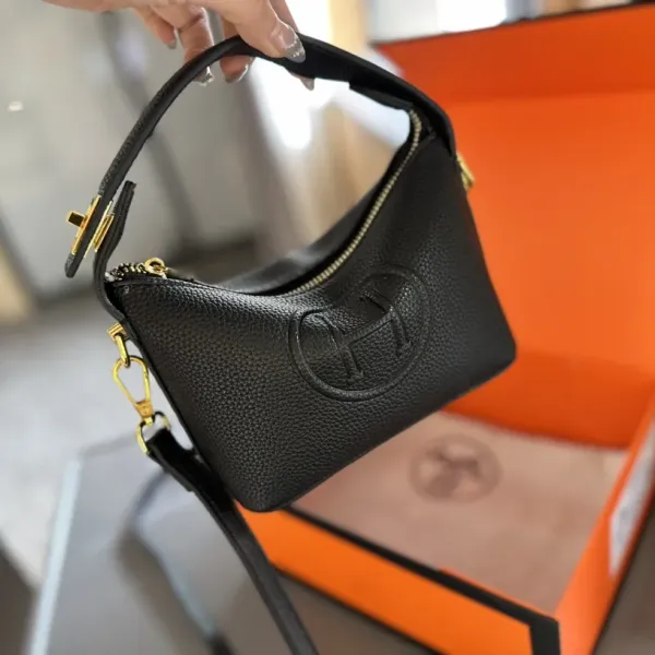 【2026】【Hermès 公式旗艦店】エルメス ハンドバッグ 当日出荷 好評に付き再入荷！18CM  240724