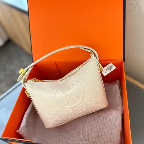 【2026】【Hermès 公式旗艦店】エルメス ハンドバッグ 当日出荷 好評に付き再入荷！18CM  240724