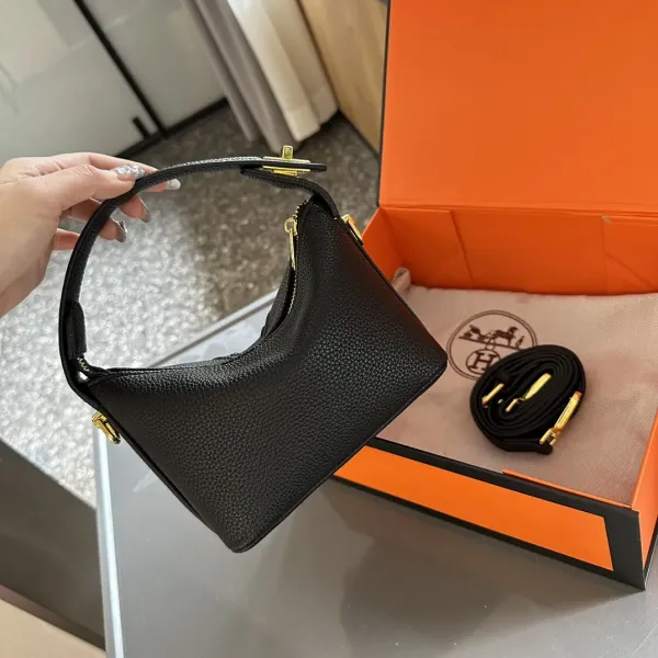 【2026】【Hermès 公式旗艦店】エルメス ハンドバッグ 当日出荷 好評に付き再入荷！18CM  240724