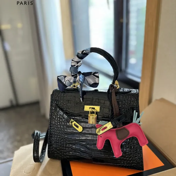 【2026】【Hermès 公式旗艦店】エルメス 斜めがけバッグ 当日出荷 好評に付き再入荷！25CM  240724