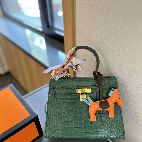 【2026】【Hermès 公式旗艦店】エルメス 斜めがけバッグ 当日出荷 好評に付き再入荷！25CM  240724