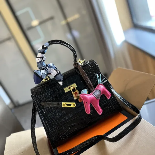 【2026】【Hermès 公式旗艦店】エルメス 斜めがけバッグ 当日出荷 好評に付き再入荷！25CM  240724