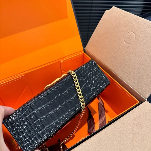 【2026】【Hermès 公式旗艦店】エルメス 斜めがけバッグ 当日出荷 好評に付き再入荷!21*14CM 240724 【2026】【Hermès 公式旗艦店】エルメス 斜めがけバッグ 当日出荷 好評に付き再入荷!21*14CM 240724
