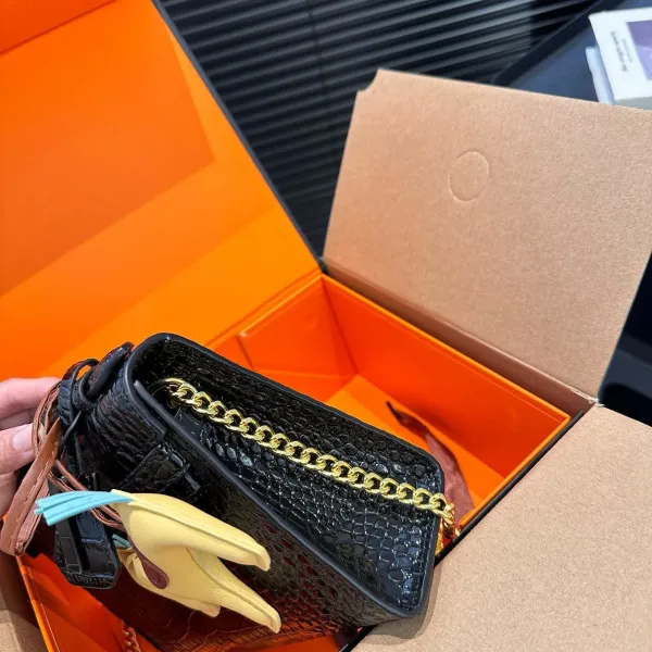 【2026】【Hermès 公式旗艦店】エルメス 斜めがけバッグ 当日出荷 好評に付き再入荷!21*14CM 240724 【2026】【Hermès 公式旗艦店】エルメス 斜めがけバッグ 当日出荷 好評に付き再入荷!21*14CM 240724