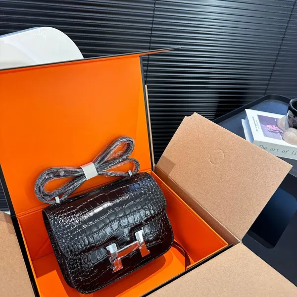 【2026】【Hermès 公式旗艦店】エルメス 斜めがけバッグ 当日出荷 好評に付き再入荷！19*14CM  240724