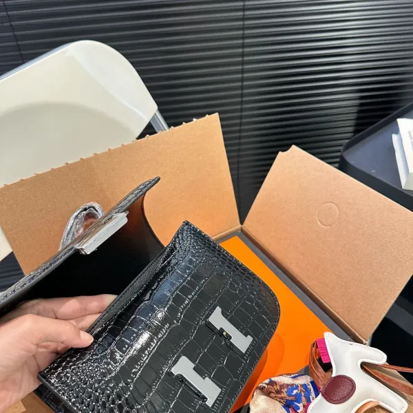 【2026】【Hermès 公式旗艦店】エルメス 斜めがけバッグ 当日出荷 好評に付き再入荷！19*14CM  240724