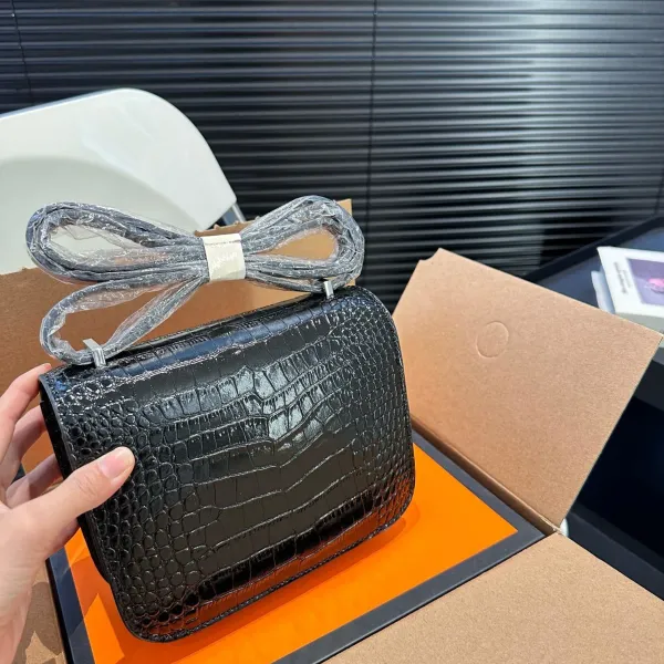 【2026】【Hermès 公式旗艦店】エルメス 斜めがけバッグ 当日出荷 好評に付き再入荷！19*14CM  240724