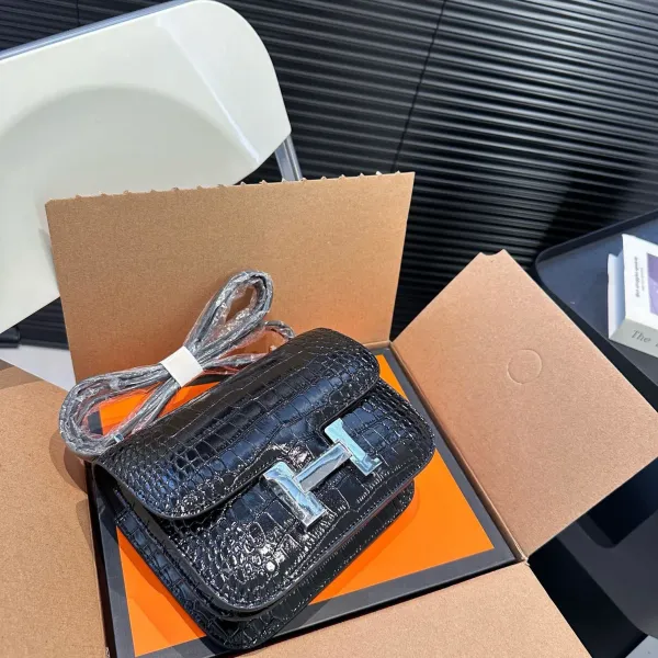 【2026】【Hermès 公式旗艦店】エルメス 斜めがけバッグ 当日出荷 好評に付き再入荷！19*14CM  240724