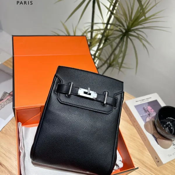 【2026】【Hermès 公式旗艦店】エルメス 胸ポケット 当日出荷 好評に付き再入荷！20*24CM  240724