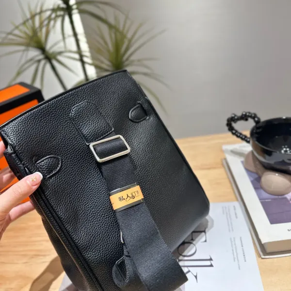 【2026】【Hermès 公式旗艦店】エルメス 胸ポケット 当日出荷 好評に付き再入荷！20*24CM  240724