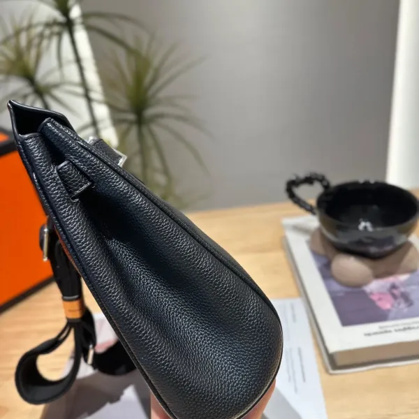 【2026】【Hermès 公式旗艦店】エルメス 胸ポケット 当日出荷 好評に付き再入荷！20*24CM  240724