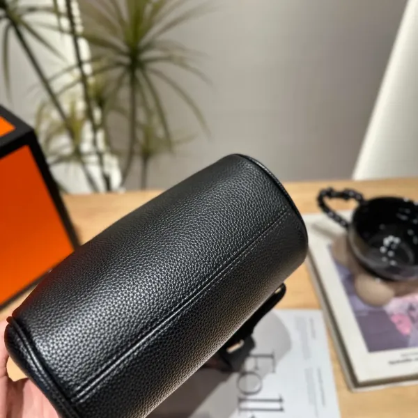 【2026】【Hermès 公式旗艦店】エルメス 胸ポケット 当日出荷 好評に付き再入荷！20*24CM  240724
