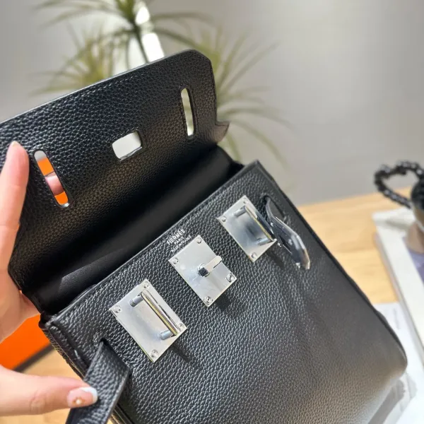 【2026】【Hermès 公式旗艦店】エルメス 胸ポケット 当日出荷 好評に付き再入荷！20*24CM  240724