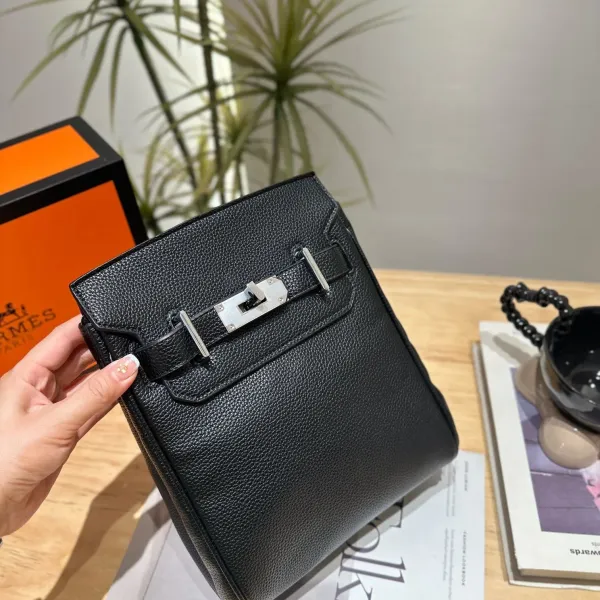 【2026】【Hermès 公式旗艦店】エルメス 胸ポケット 当日出荷 好評に付き再入荷！20*24CM  240724