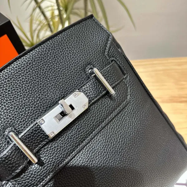 【2026】【Hermès 公式旗艦店】エルメス 胸ポケット 当日出荷 好評に付き再入荷！20*24CM  240724
