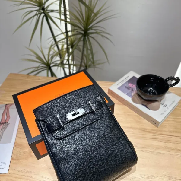 【2026】【Hermès 公式旗艦店】エルメス 胸ポケット 当日出荷 好評に付き再入荷！20*24CM  240724