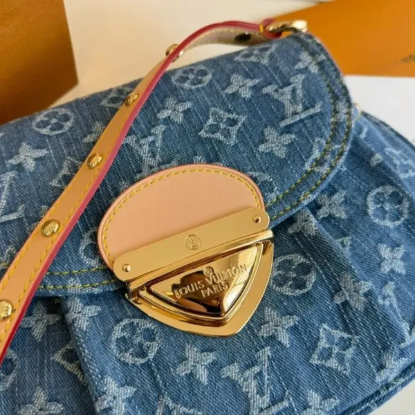 【2026】【LOUIS VUITTON 公式旗艦店】ルイヴィトン 斜めがけバッグ 当日出荷 好評に付き再入荷!24*18CM 1240722 【2026】【LOUIS VUITTON 公式旗艦店】ルイヴィトン 斜めがけバッグ 当日出荷 好評に付き再入荷!24*18CM 1240722