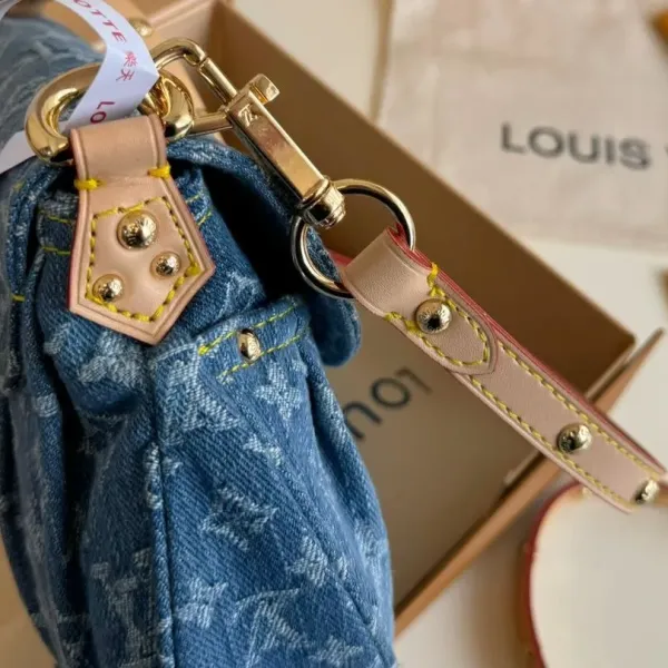 【2026】【LOUIS VUITTON 公式旗艦店】ルイヴィトン 斜めがけバッグ 当日出荷 好評に付き再入荷!24*18CM 1240722 【2026】【LOUIS VUITTON 公式旗艦店】ルイヴィトン 斜めがけバッグ 当日出荷 好評に付き再入荷!24*18CM 1240722