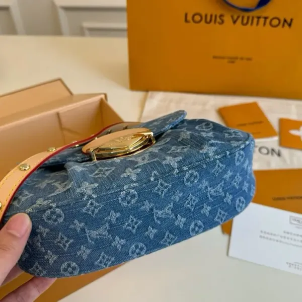 【2026】【LOUIS VUITTON 公式旗艦店】ルイヴィトン 斜めがけバッグ 当日出荷 好評に付き再入荷!24*18CM 1240722 【2026】【LOUIS VUITTON 公式旗艦店】ルイヴィトン 斜めがけバッグ 当日出荷 好評に付き再入荷!24*18CM 1240722