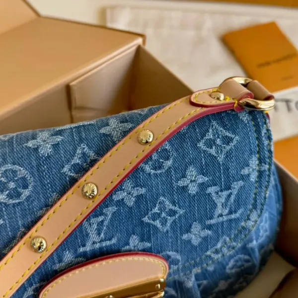 【2026】【LOUIS VUITTON 公式旗艦店】ルイヴィトン 斜めがけバッグ 当日出荷 好評に付き再入荷!24*18CM 1240722 【2026】【LOUIS VUITTON 公式旗艦店】ルイヴィトン 斜めがけバッグ 当日出荷 好評に付き再入荷!24*18CM 1240722