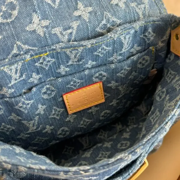 【2026】【LOUIS VUITTON 公式旗艦店】ルイヴィトン 斜めがけバッグ 当日出荷 好評に付き再入荷!24*18CM 1240722 【2026】【LOUIS VUITTON 公式旗艦店】ルイヴィトン 斜めがけバッグ 当日出荷 好評に付き再入荷!24*18CM 1240722
