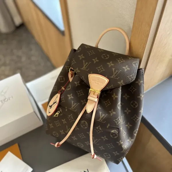 【2026】LV【LOUIS VUITTON 公式旗艦店】ルイヴィトン  リュックサック当日出荷 好評に付き再入荷！25*28CM  1240722