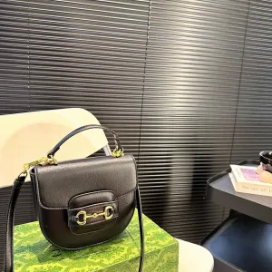 【2026】【GUCCI 公式旗艦店】グッチ 斜めがけバッグ 当日出荷 好評に付き再入荷！19*17.5CM  240724